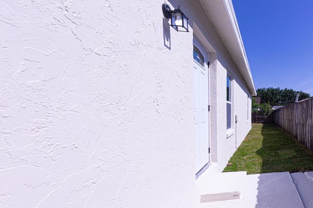 5815 S 38th Street, Greenacres, FL 33463