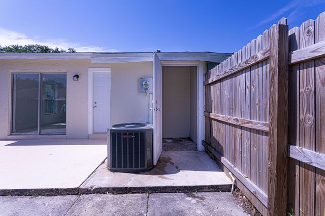 5815 S 38th Street, Greenacres, FL 33463