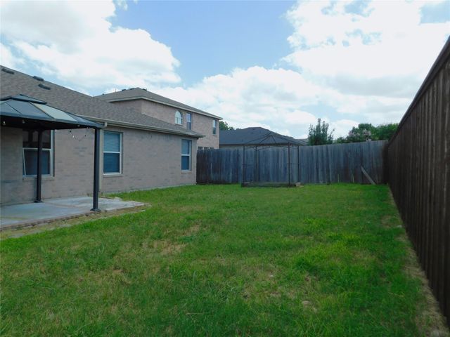 1648 Crown Point Drive, Little Elm, TX 75036