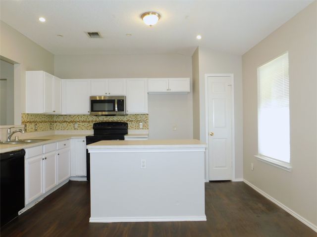 1648 Crown Point Drive, Little Elm, TX 75036