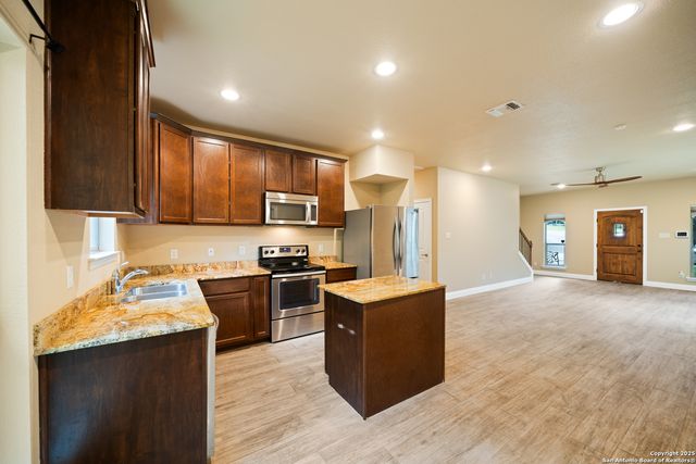 635 BLUFFSIDE DR, New Braunfels, TX 78130