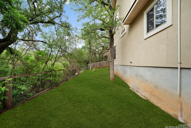 635 BLUFFSIDE DR, New Braunfels, TX 78130