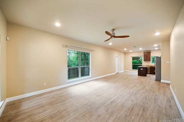 635 BLUFFSIDE DR, New Braunfels, TX 78130