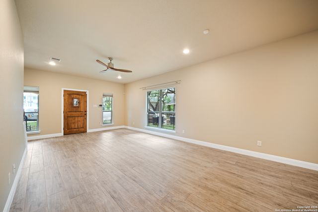 635 BLUFFSIDE DR, New Braunfels, TX 78130
