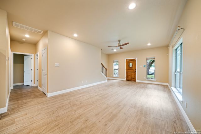 635 BLUFFSIDE DR, New Braunfels, TX 78130