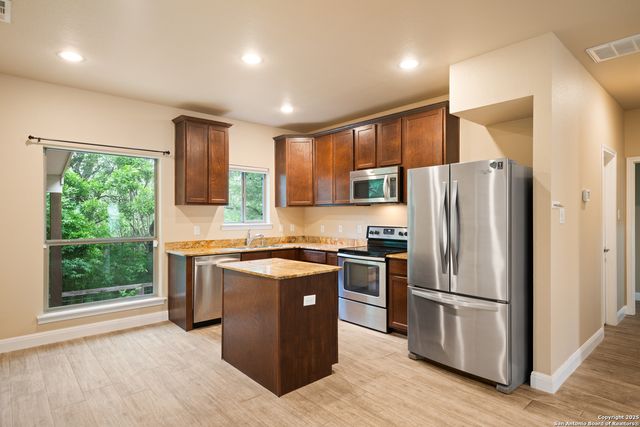 635 BLUFFSIDE DR, New Braunfels, TX 78130