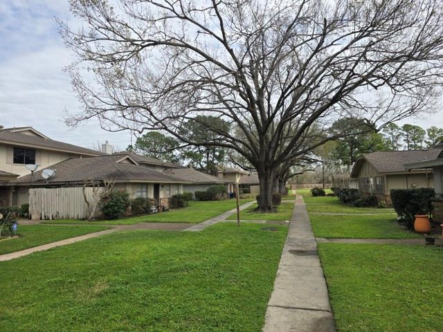 5640 Birchmont Drive C, Houston, TX 77091