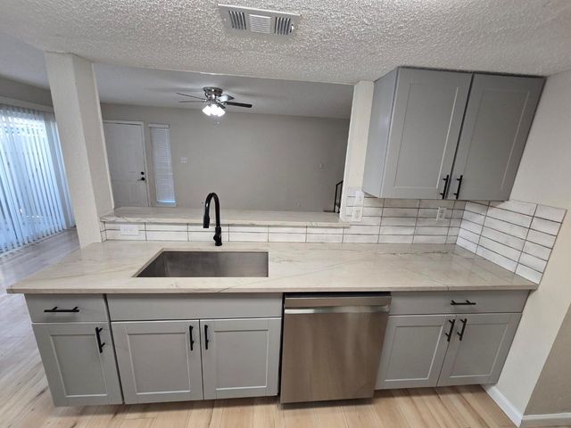 5640 Birchmont Drive C, Houston, TX 77091