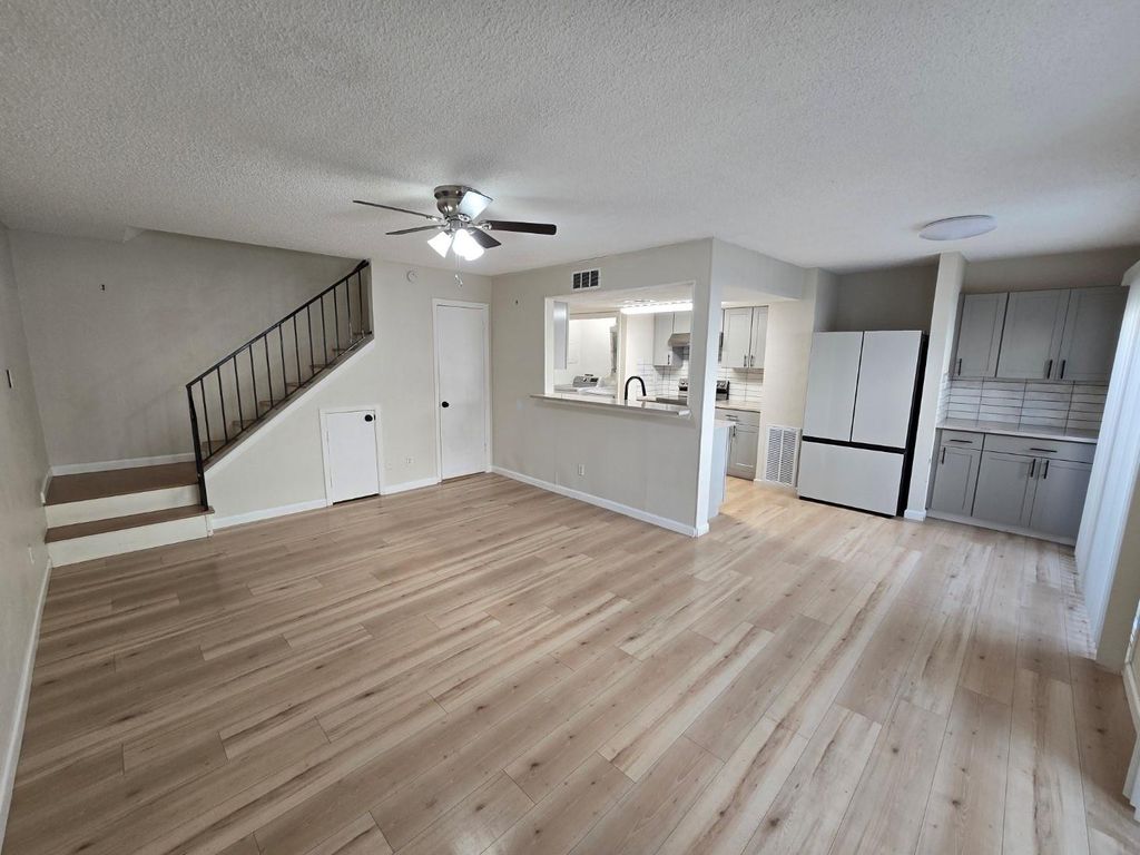 5640 Birchmont Drive C, Houston, TX 77091