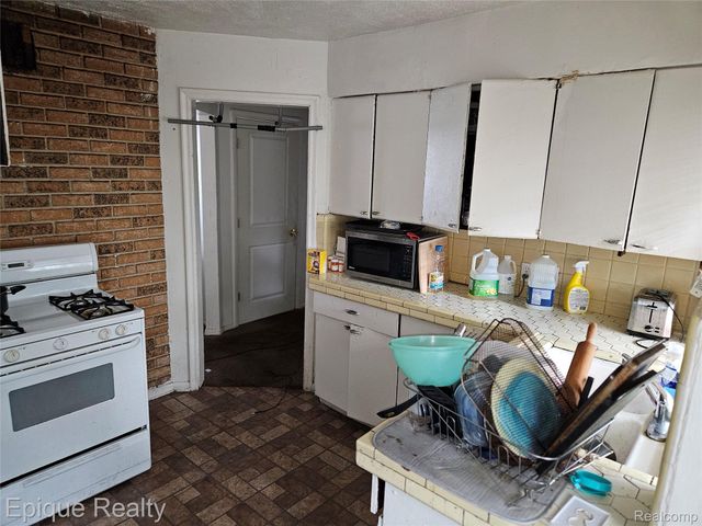 4645 Chatsworth Street, Detroit, MI 48224
