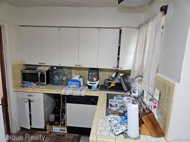 4645 Chatsworth Street, Detroit, MI 48224