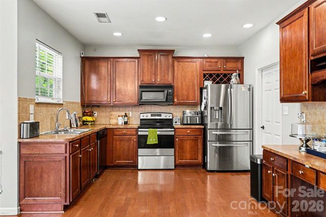 1003 Jordans Pond Lane, Charlotte, NC 28214