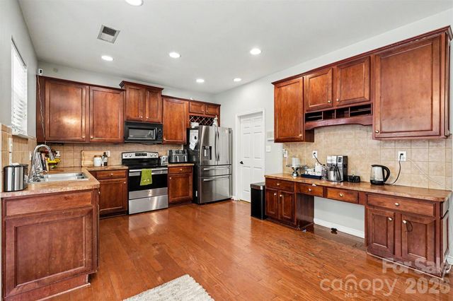 1003 Jordans Pond Lane, Charlotte, NC 28214