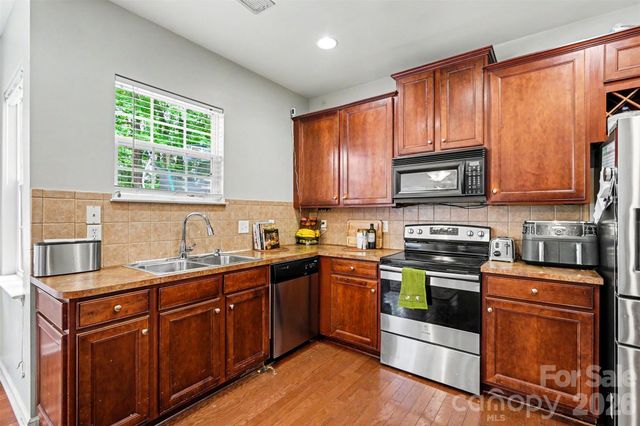 1003 Jordans Pond Lane, Charlotte, NC 28214