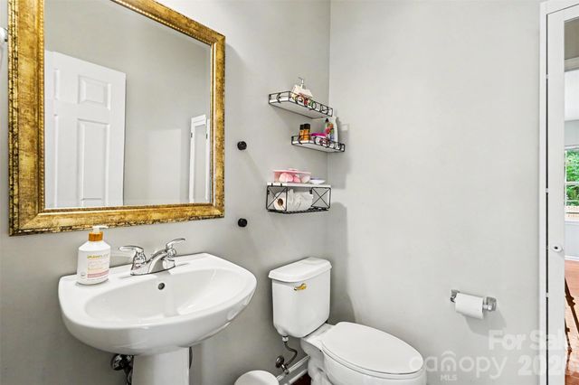 1003 Jordans Pond Lane, Charlotte, NC 28214
