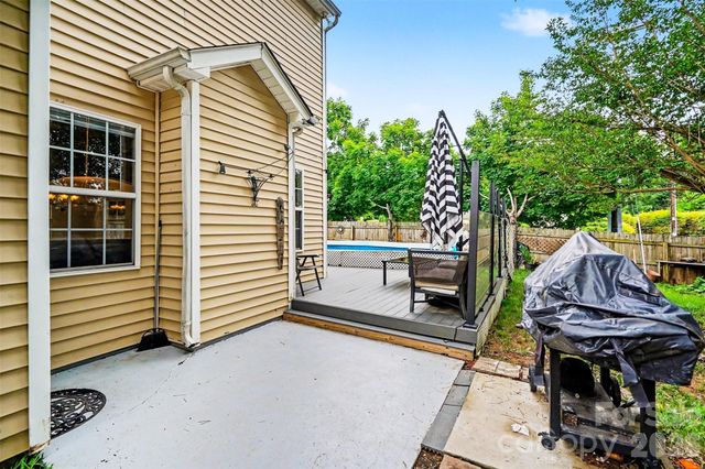 1003 Jordans Pond Lane, Charlotte, NC 28214