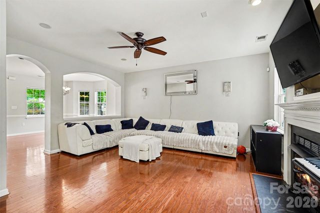 1003 Jordans Pond Lane, Charlotte, NC 28214