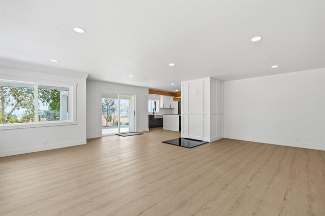 5399 S Wallbridge Rd, Deer Park, WA 99006