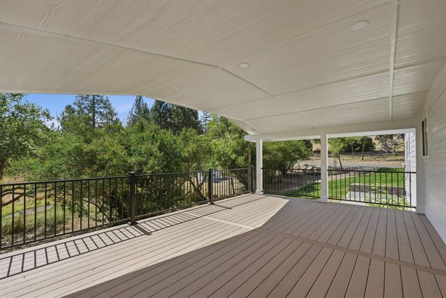 5399 S Wallbridge Rd, Deer Park, WA 99006