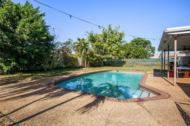 846 Ramblewood Drive, Coral Springs, FL 33071