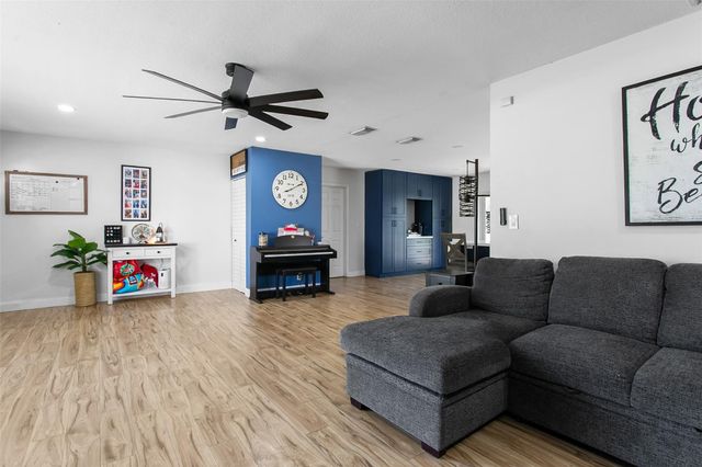 846 Ramblewood Drive, Coral Springs, FL 33071