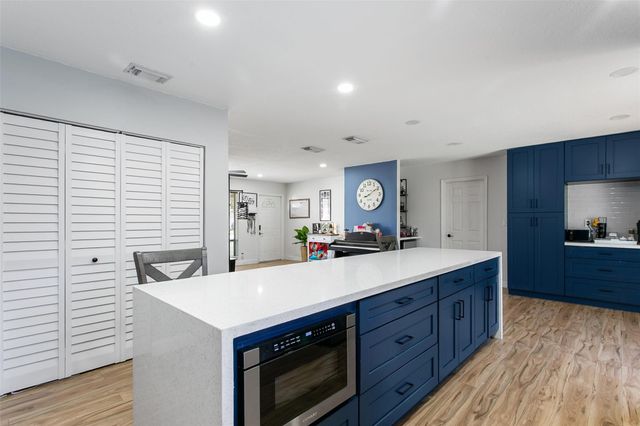 846 Ramblewood Drive, Coral Springs, FL 33071