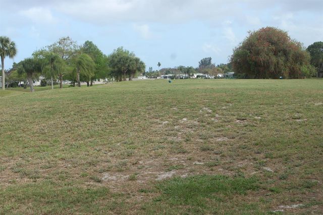 3042 5 Iron Drive, Port St. Lucie, FL 34952