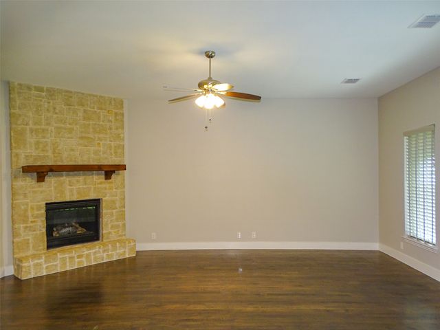 2125 Flora Lane, Desoto, TX 75115