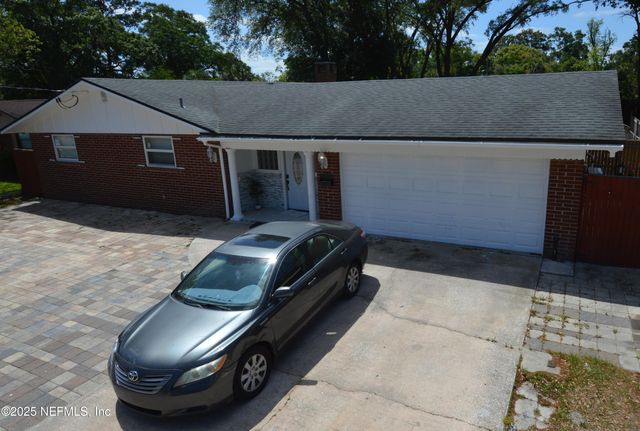8326 SANLANDO Avenue, Jacksonville, FL 32211