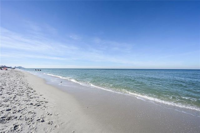 6360 Pelican Bay Blvd Apt 105, Naples, FL 34108