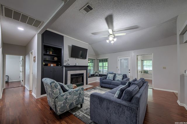 105 SKY COUNTRY DR, New Braunfels, TX 78132