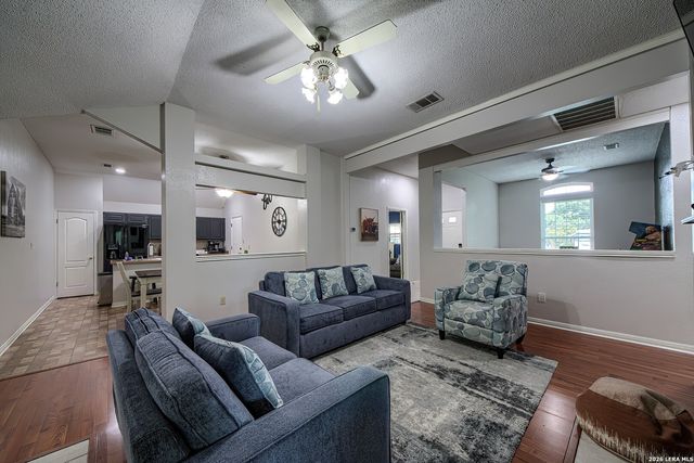 105 SKY COUNTRY DR, New Braunfels, TX 78132