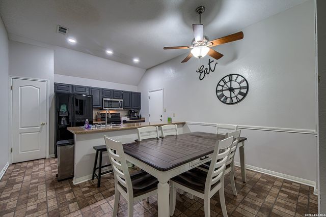 105 SKY COUNTRY DR, New Braunfels, TX 78132