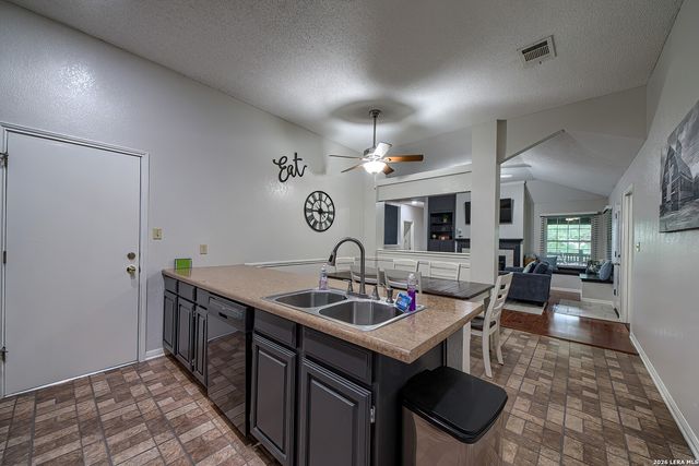 105 SKY COUNTRY DR, New Braunfels, TX 78132