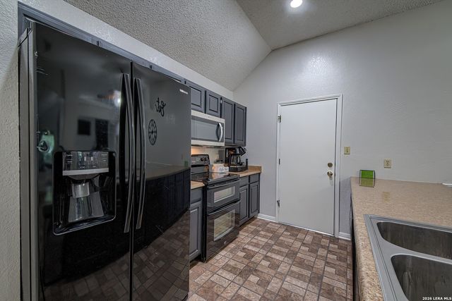 105 SKY COUNTRY DR, New Braunfels, TX 78132