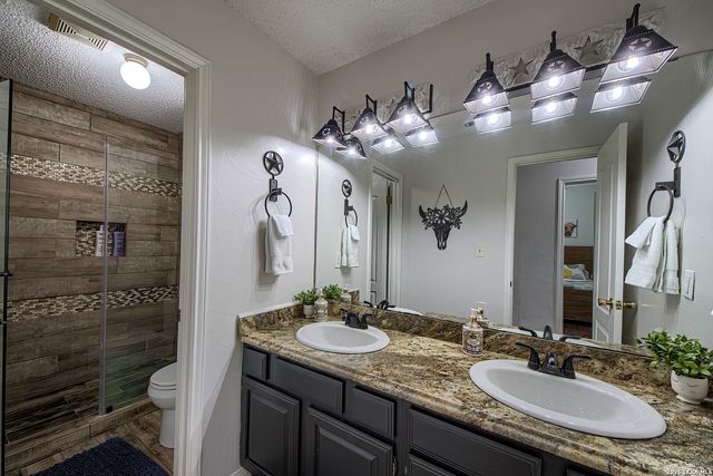 105 SKY COUNTRY DR, New Braunfels, TX 78132