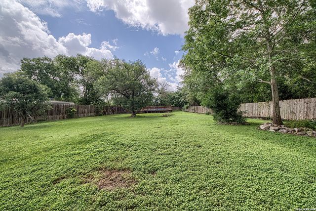 105 SKY COUNTRY DR, New Braunfels, TX 78132