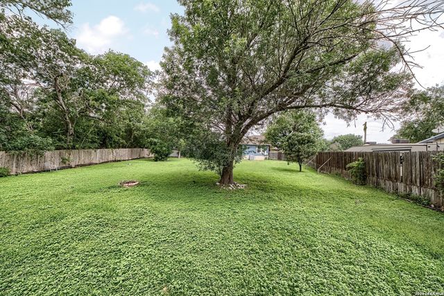 105 SKY COUNTRY DR, New Braunfels, TX 78132