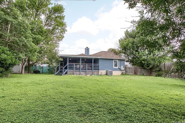 105 SKY COUNTRY DR, New Braunfels, TX 78132