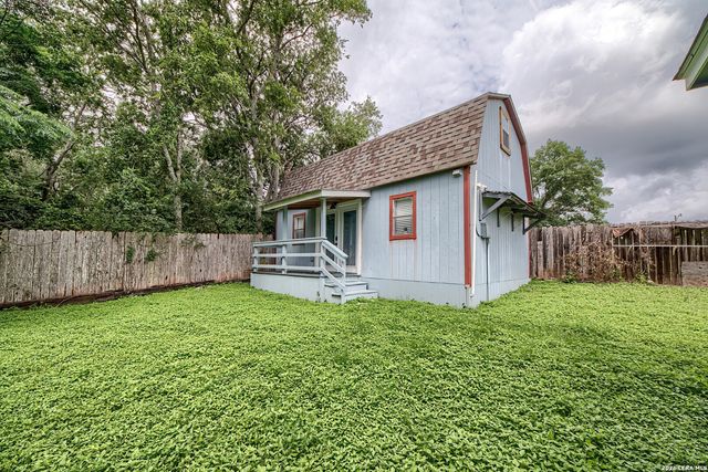 105 SKY COUNTRY DR, New Braunfels, TX 78132