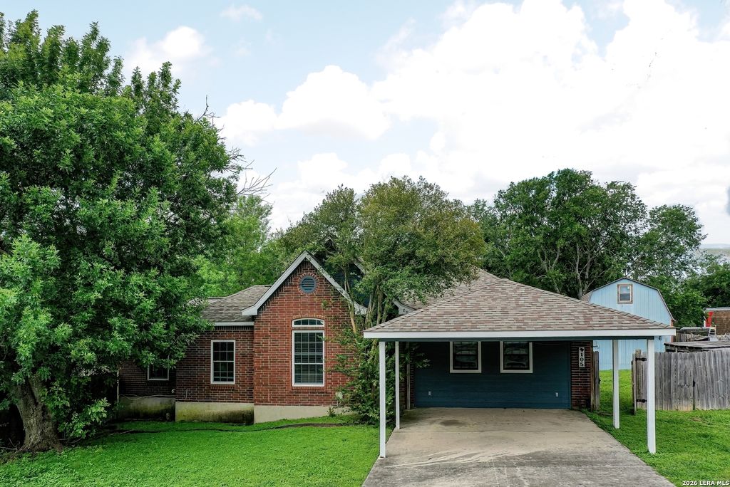 105 SKY COUNTRY DR, New Braunfels, TX 78132