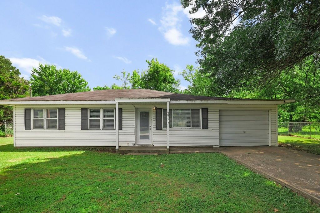 2227 Hatfield Street, Fayetteville, AR 72703