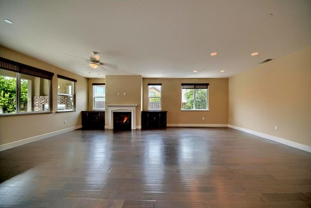 1329 Darrow Dr, Lathrop, CA 95330