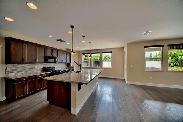1329 Darrow Dr, Lathrop, CA 95330