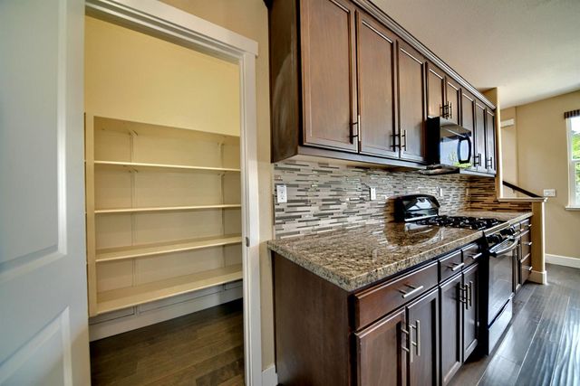 1329 Darrow Dr, Lathrop, CA 95330
