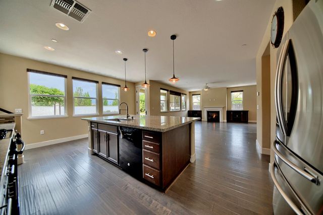 1329 Darrow Dr, Lathrop, CA 95330