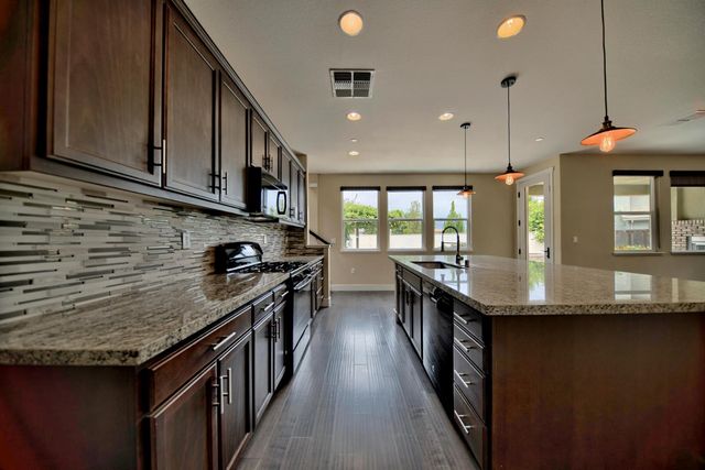 1329 Darrow Dr, Lathrop, CA 95330