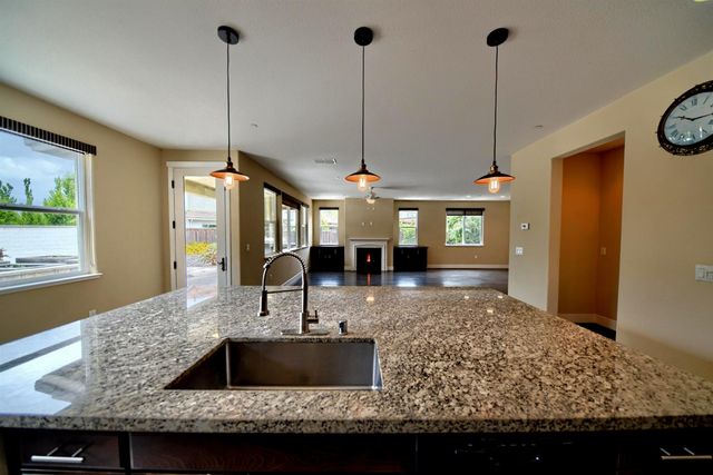 1329 Darrow Dr, Lathrop, CA 95330