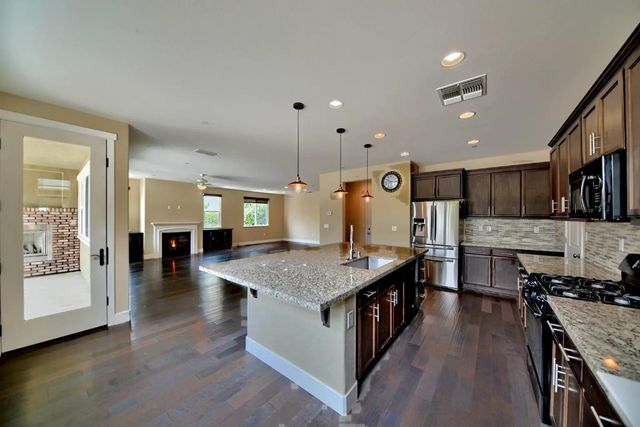1329 Darrow Dr, Lathrop, CA 95330