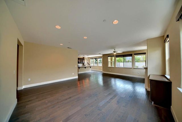1329 Darrow Dr, Lathrop, CA 95330